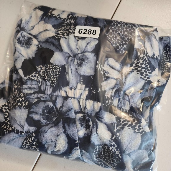 Lane Bryant blue floral wrap front tunic top short bell sleeves Plus Size 22 NWT - Picture 5 of 5